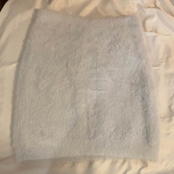 Light blue fluffy skirt - Picture 1 of 1